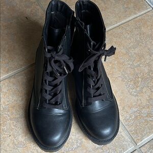 Black Heel Boots Combat Style Universal Threads Target Size 9. NWOB